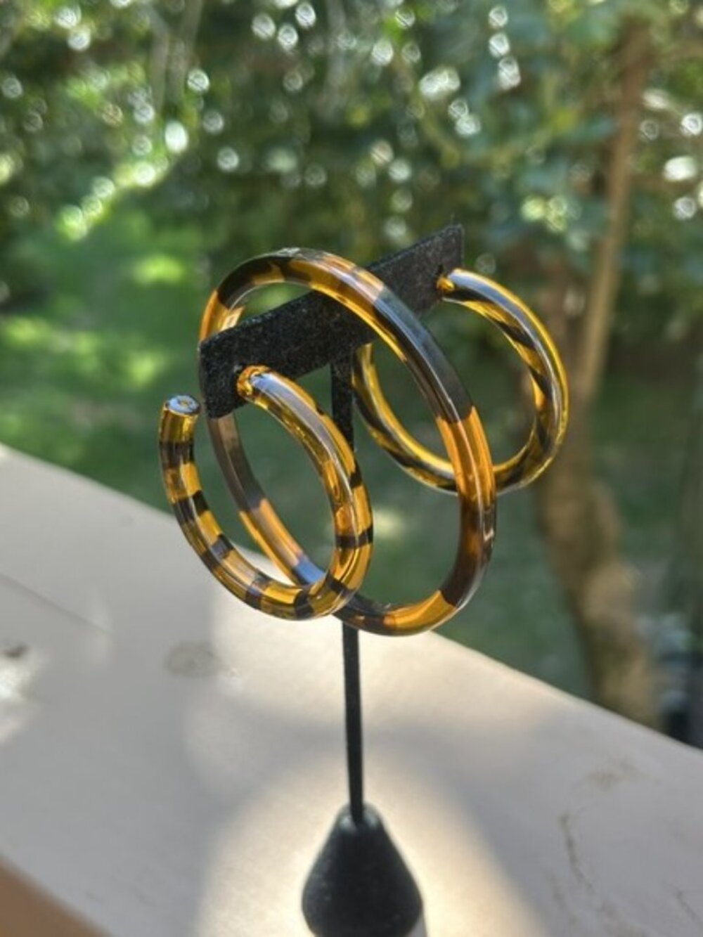 LUCITE AMBER BROWN Striped Marbled Bangle Bracelet/Hoop Earrings SET